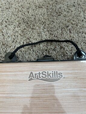 Wood-Effect Sketching Case with Black Handle